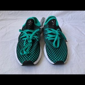 NWT Adidas Men’s Deerupt Runner B41775